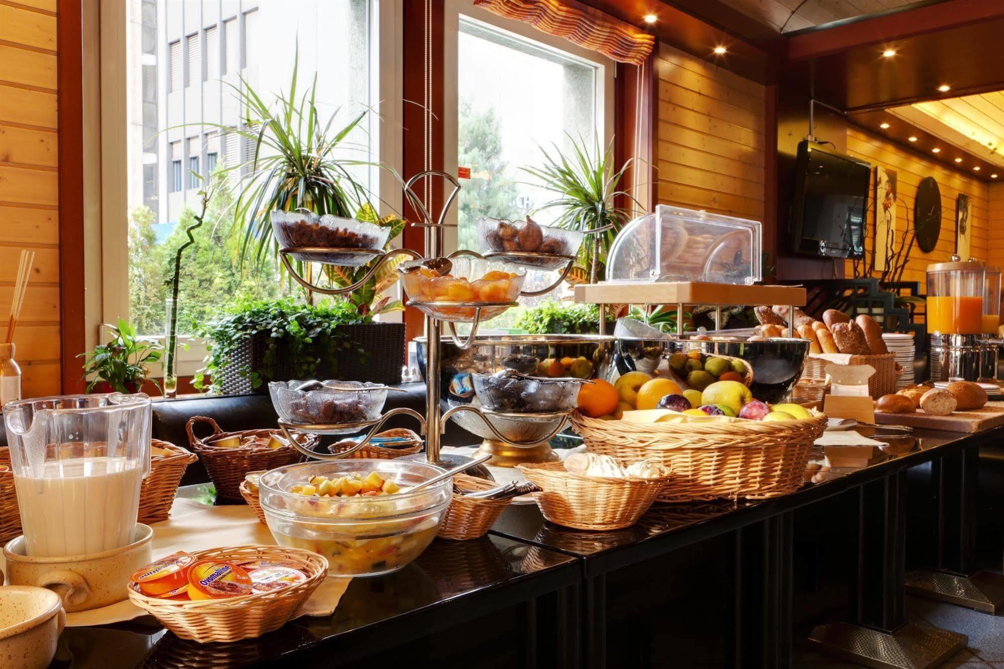 Hotel Rallye & Entrees Aux Bains De La Gruyere Bulle Restaurant foto